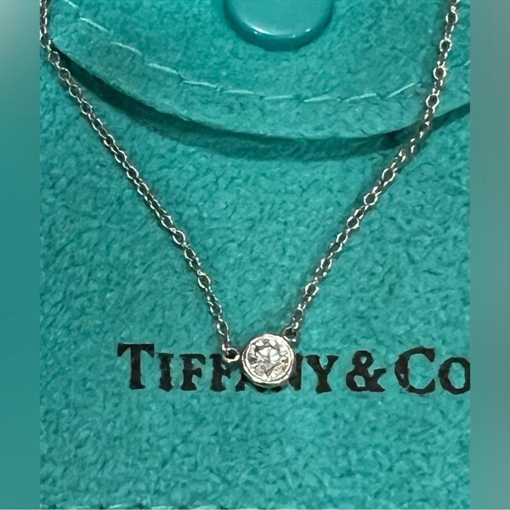 Platinum Diamond Tiffany neck. 14’ inches. 0.17 diamond size.